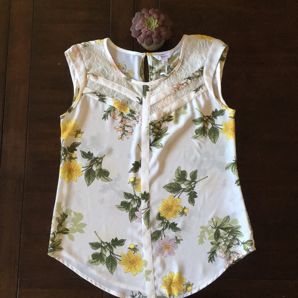 NWT Floral Blouse With Lace Detail